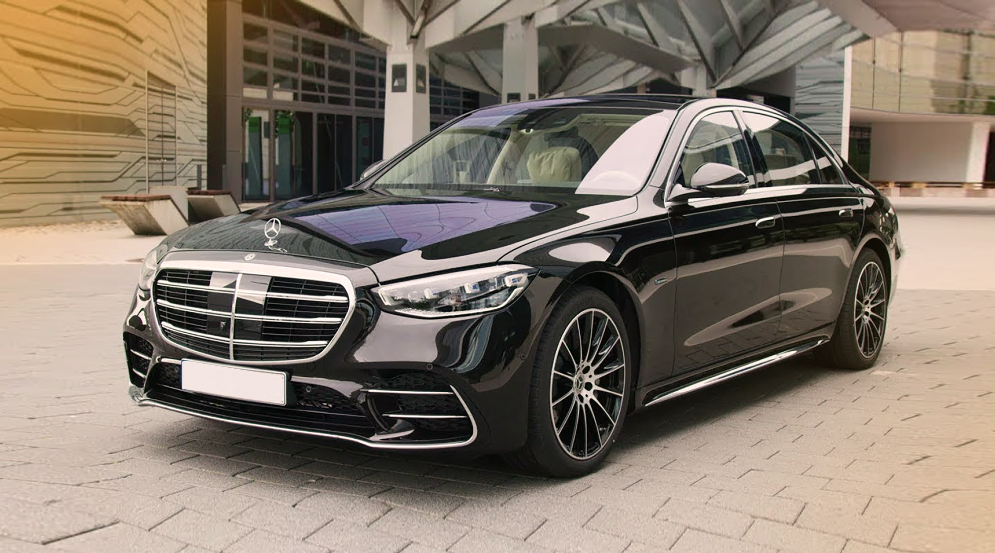 Mercedes nera per servizio di noleggio con conducente
